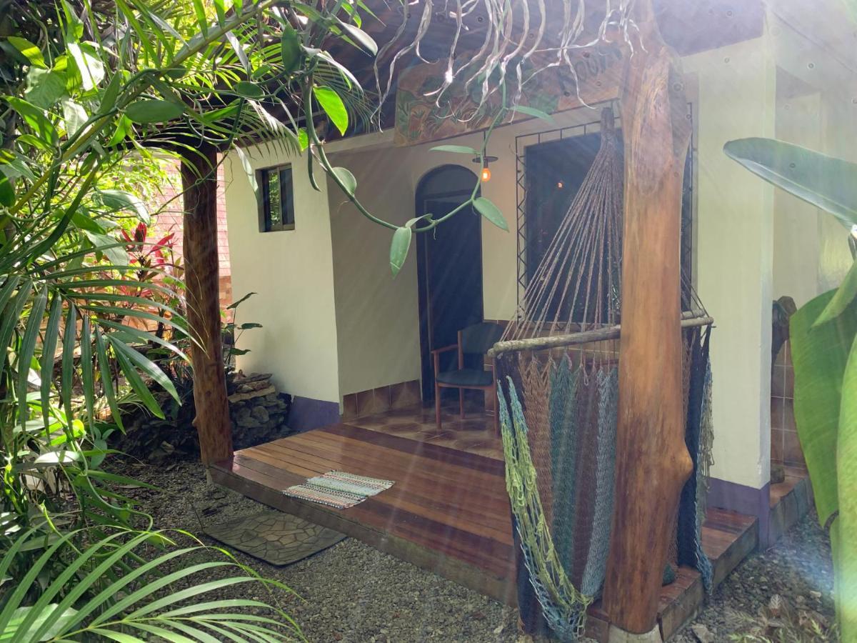Cabinas Tito Cahuita Zewnętrze zdjęcie